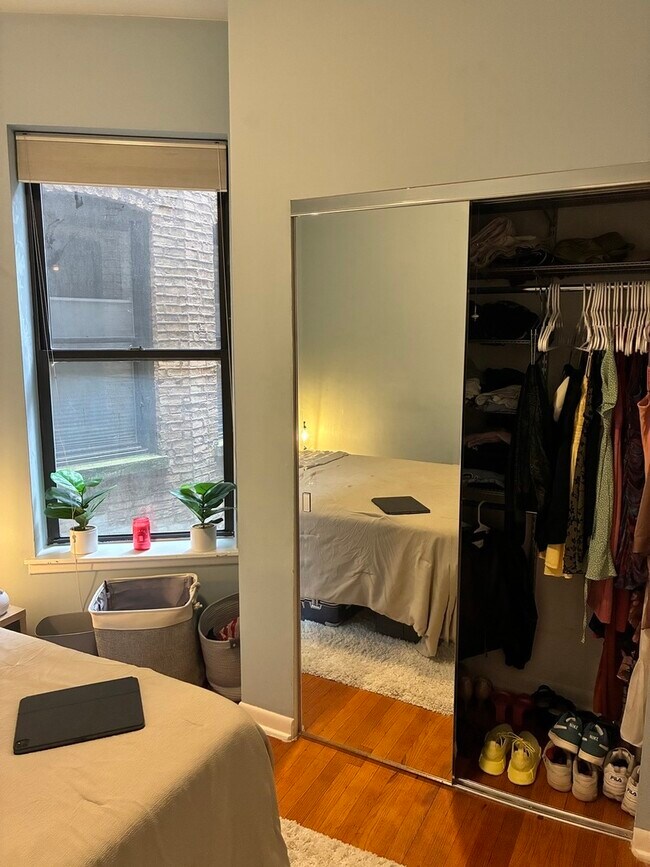 Building Photo - 902 W Grace St