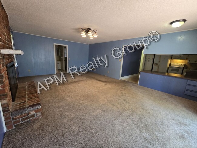 Building Photo - Spacious two bedroom house off Two Notch