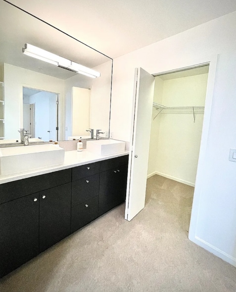 Building Photo - 1402 Alki Ave SW