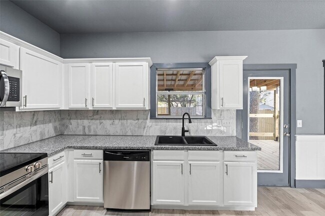 Building Photo - 38 Deer Ridge Rd