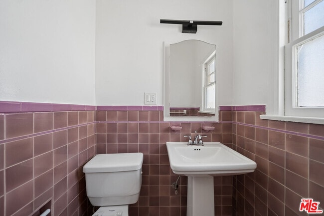 Building Photo - 339 S Detroit St