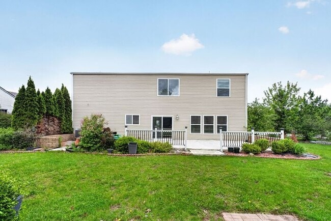 Building Photo - Quiet, comfort living in Westfield