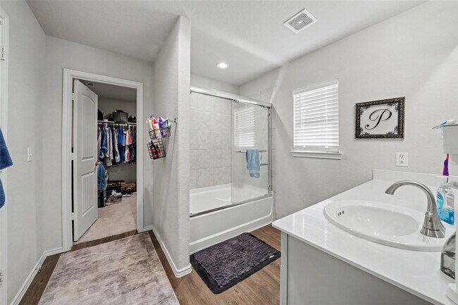 Building Photo - 20815 Acorn Valley Dr