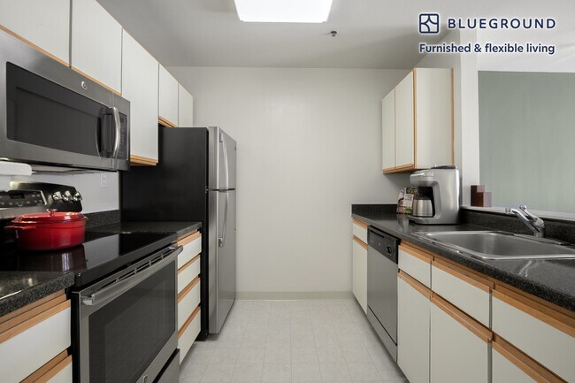 Building Photo - 570 Beale St