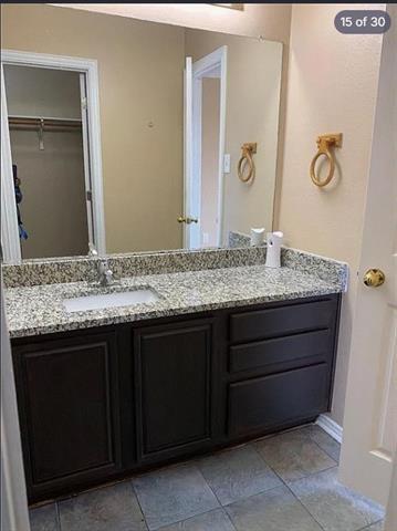 Building Photo - 2202 Brookview Dr