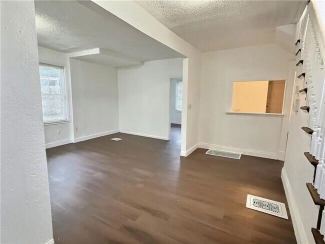 Building Photo - 2006 Agnes Ave