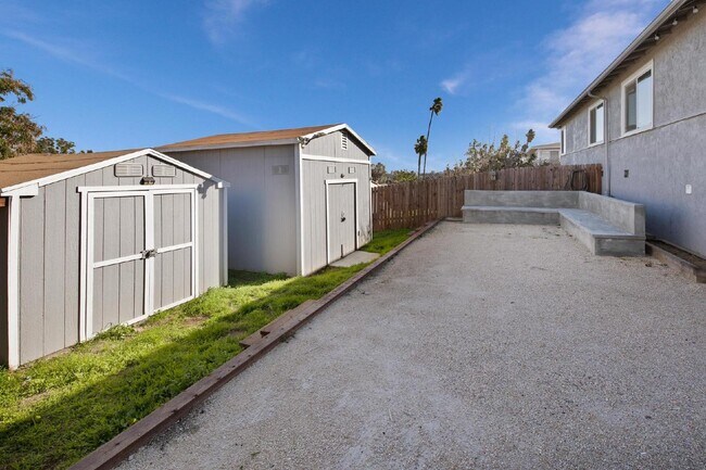 Building Photo - Mission Valley/Linda Vista 2 Bed Updated home with mountain views
