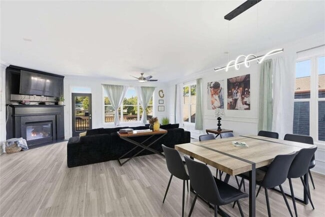 Building Photo - 9931 Mancunian Way