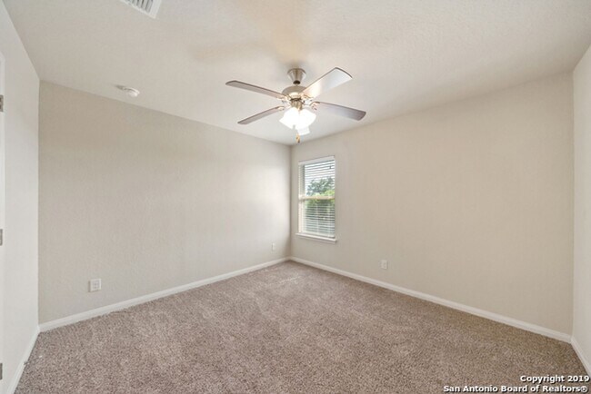Building Photo - 4 Bedroom/2.5 Bath Mesa Creek Subdivision