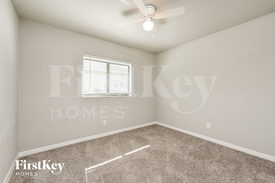 Building Photo - 1217 SW 15th St