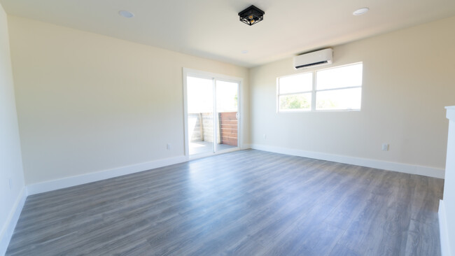 Building Photo - 321 Cornell Dr