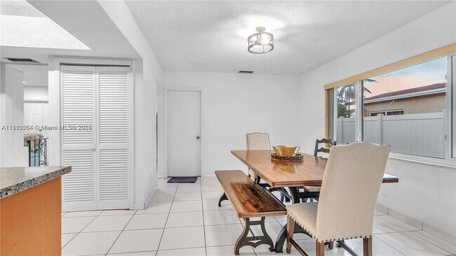 Building Photo - 831 SW 49th Terrace