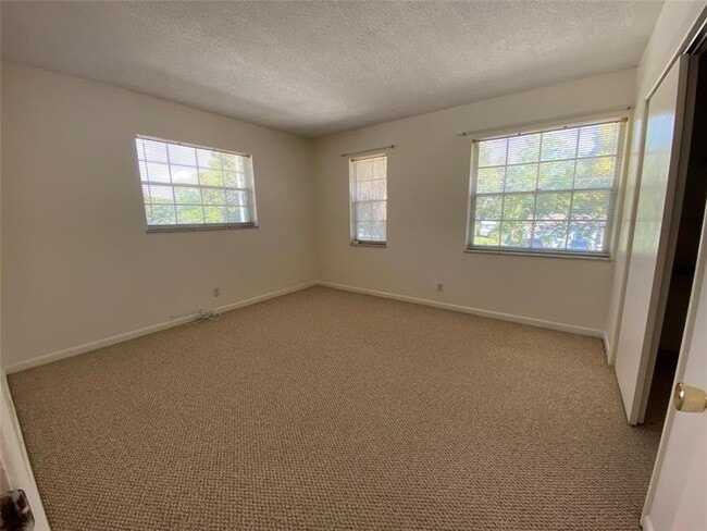 Building Photo - 310 SW 11th Ct