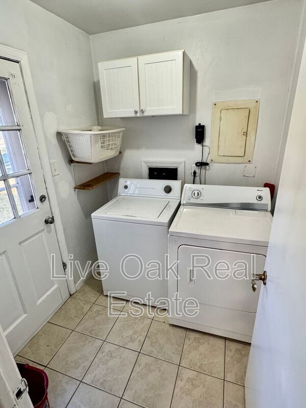 Building Photo - 110 S Corwood Ave