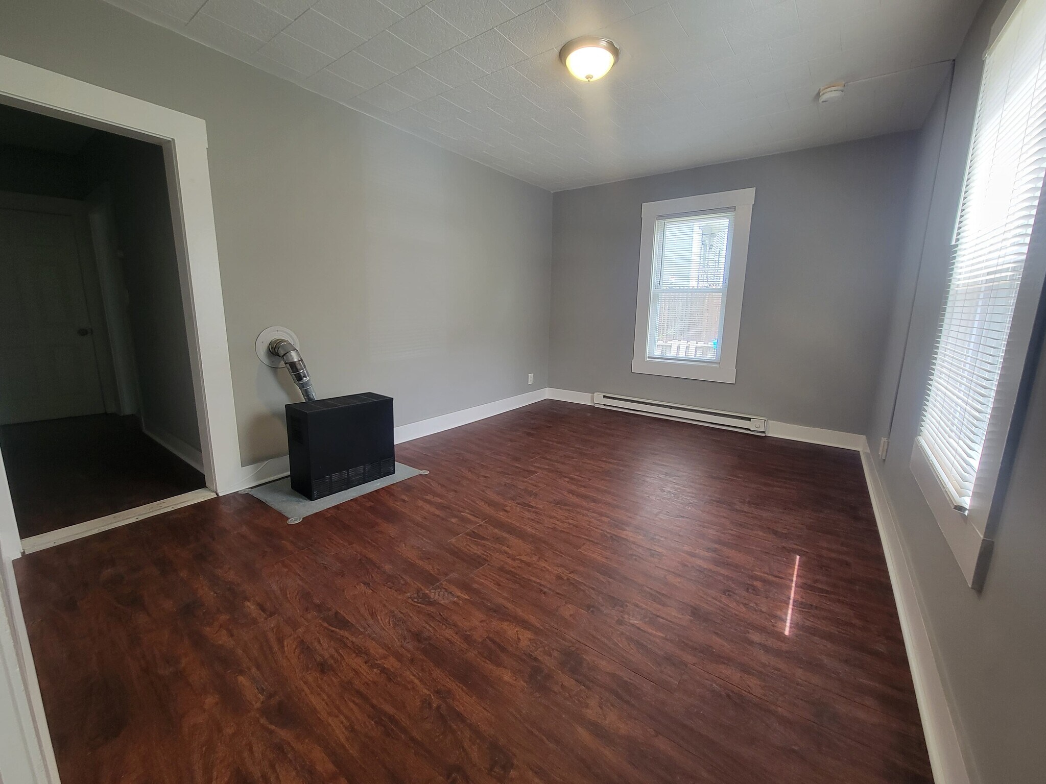 Building Photo - 162 Rollstone St