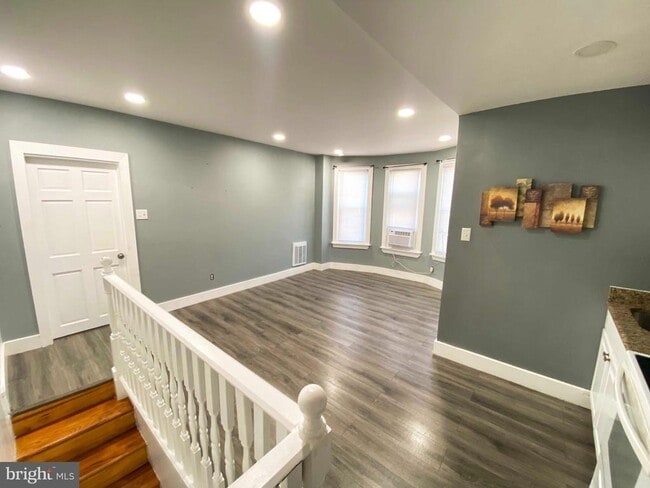 Building Photo - 315 N 52nd St