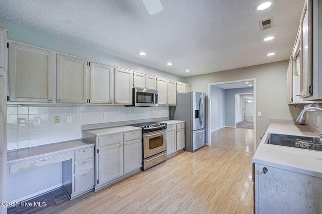Building Photo - 1205 2 Mile Cir W