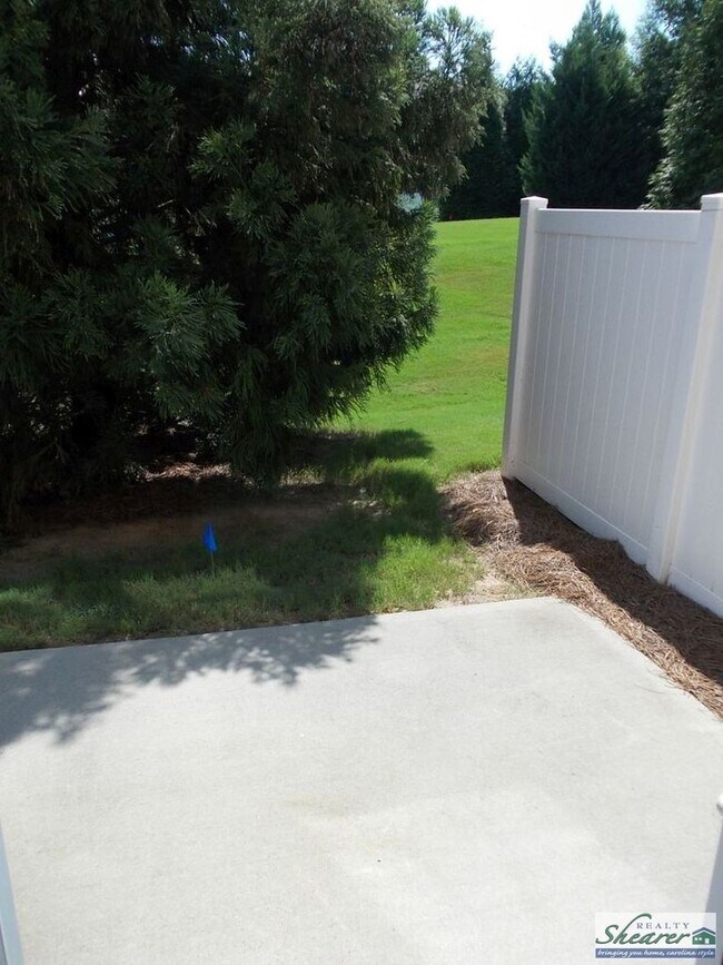 Building Photo - Beautiful 2 Story, 3 Bedroom Townhome near...