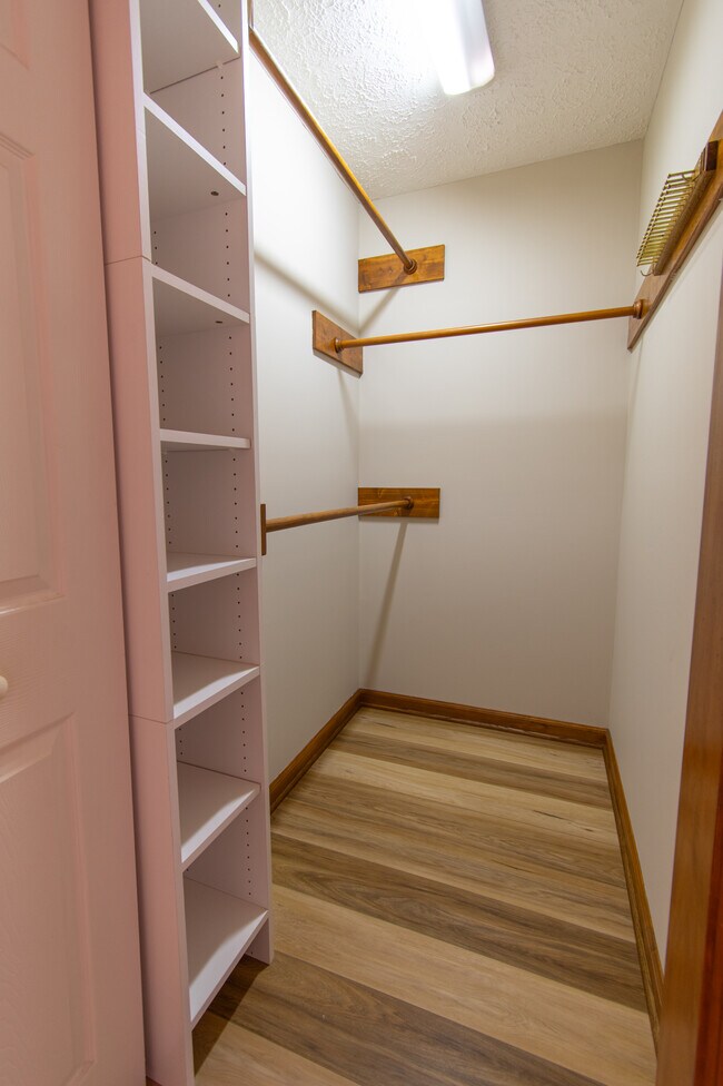 Primary Walk In Closet - 4747 Knollwood Dr NW