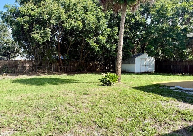 Building Photo - 204 Sandy Ln