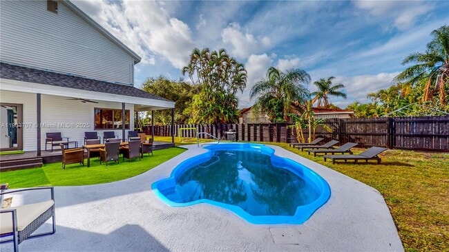 Building Photo - 2525 Garfield St