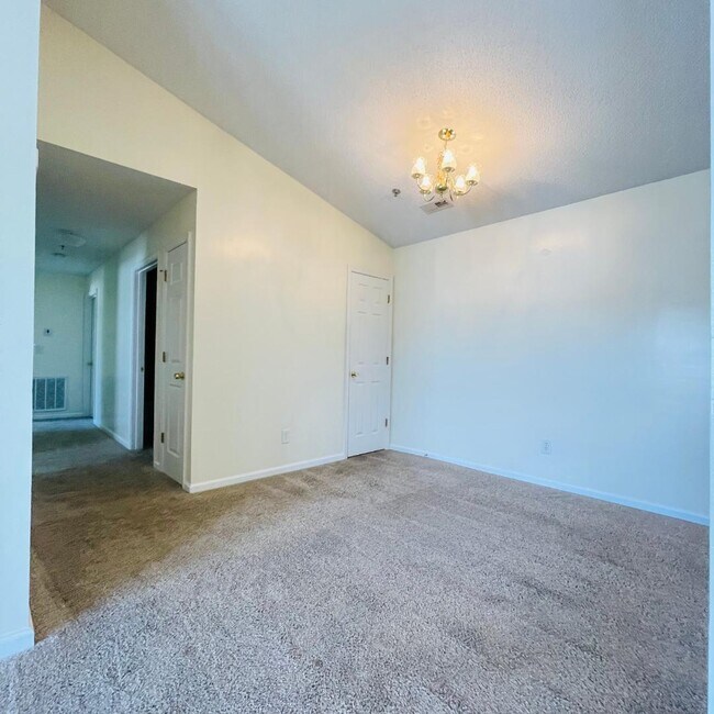 Building Photo - 903 Hanahan Ct