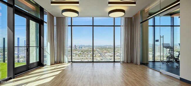 Building Photo - 817 N 6th St