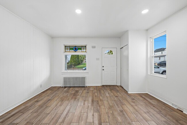 Building Photo - 1130 3rd St