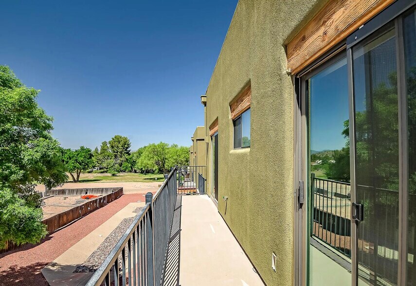 Building Photo - 4220 N Montezuma Ave