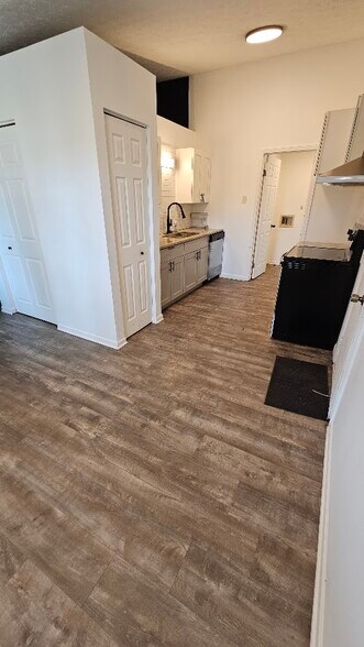 Kitchen/Dining - 626 Woods Crossing Dr