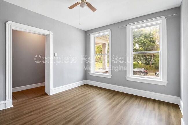 Building Photo - 5132 Kensington Ave