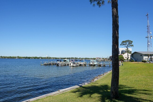 Building Photo - 726 Eglin Pkwy NE