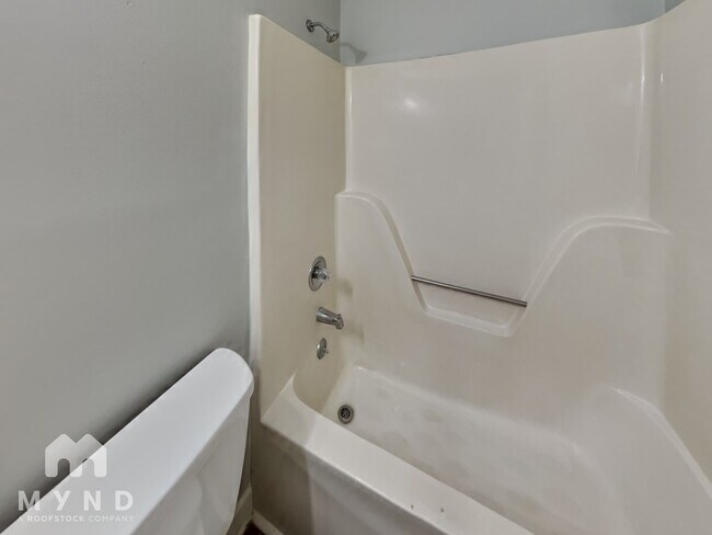 Building Photo - 1213 Shakentown St