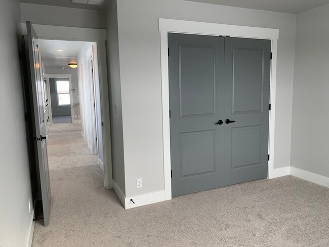 Building Photo - Spectacular newer 3 bed 2.5 bath custom ho...
