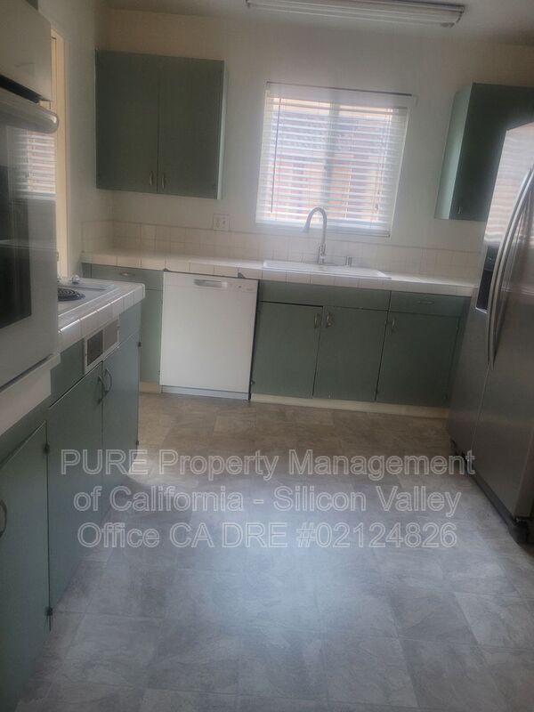 Building Photo - 4860 Clydelle Ave