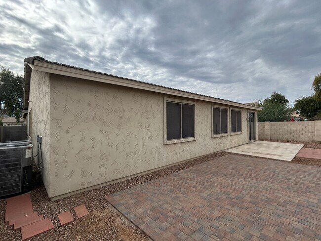 Building Photo - 2202 W Carter Rd