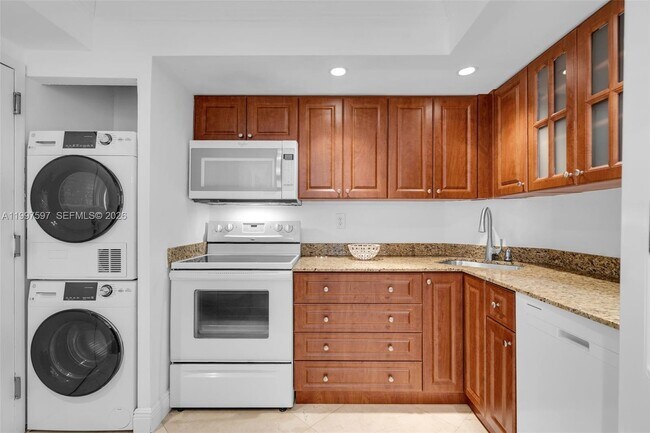 Building Photo - 2333 Brickell Ave