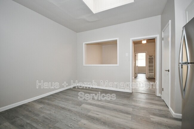 Building Photo - 933 4th Ave