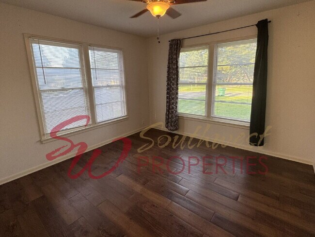 Building Photo - 4 bedroom 2 bath, great neighborhood! One block from TSU football field.