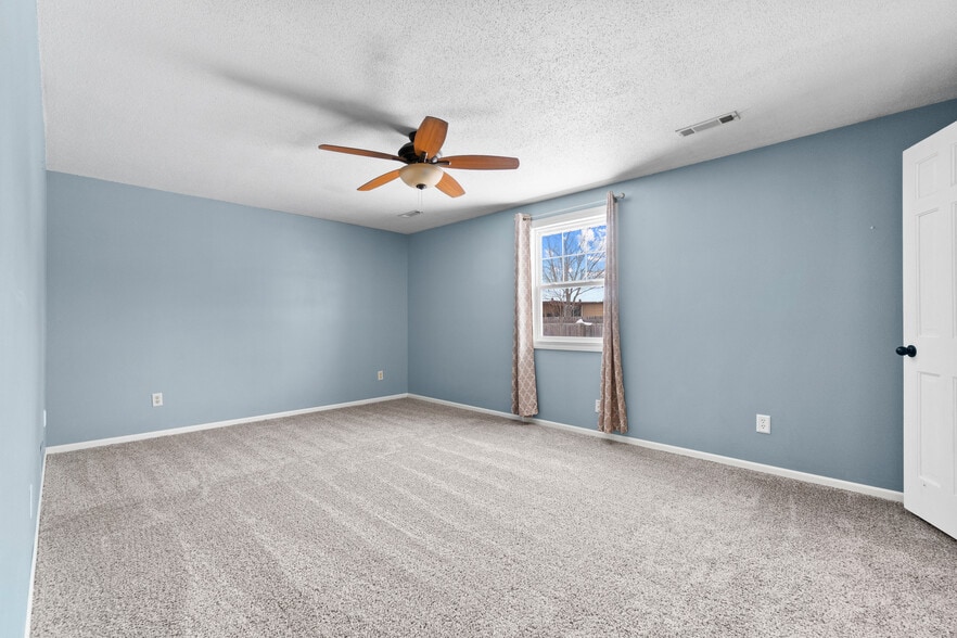 Master - 4612 Mirror Light Pl