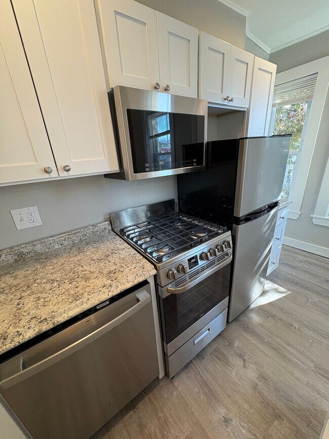 Building Photo - 68 Cabot St