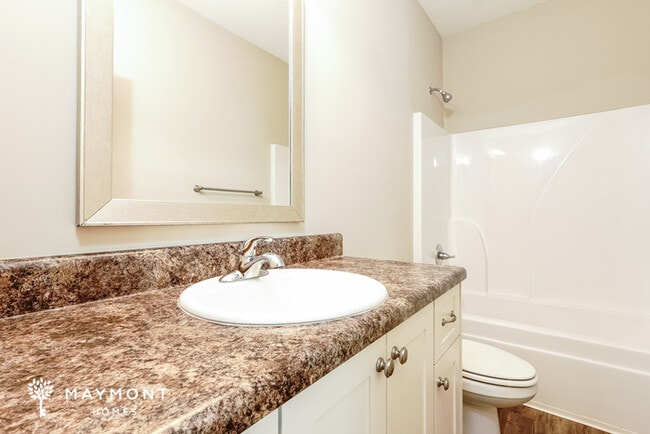 Building Photo - Inviting 3 Bedroom Home