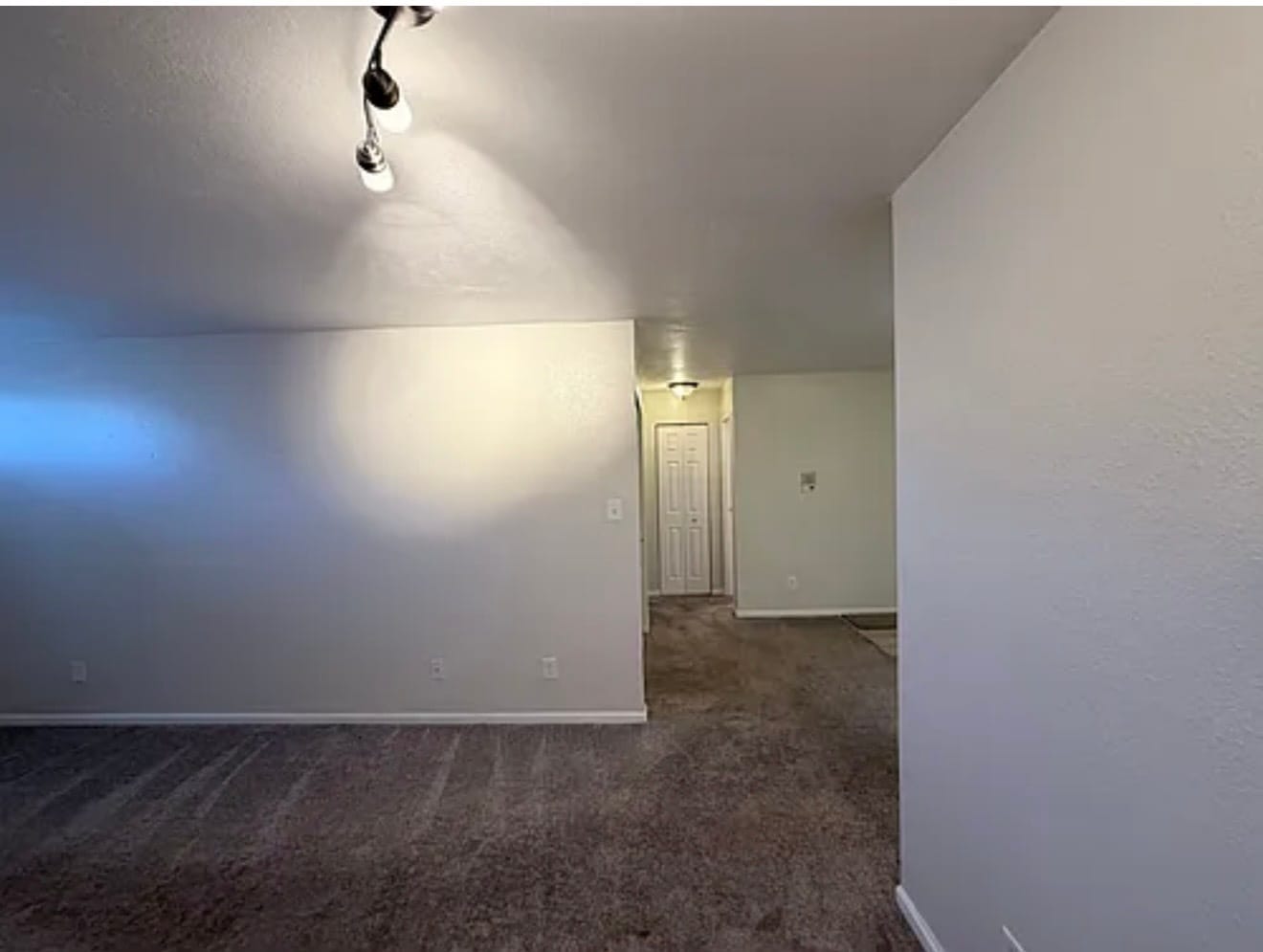 Building Photo - 1150 Golden Cir