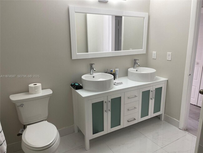 Building Photo - 8203 9th Ct