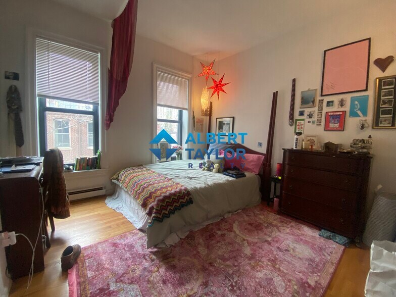 Building Photo - 24 Isabella St