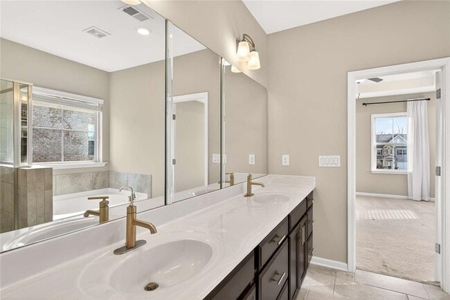 Building Photo - 3960 Redwood Dr