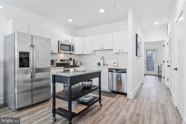 Building Photo - 1915 6th St NW