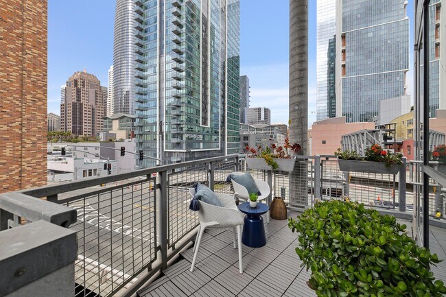 Building Photo - 69 Clementina St