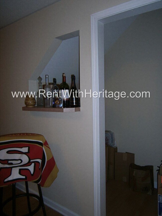 Building Photo - WOW!!!.....GORGEOUS 4Bd / 3Ba / UPGRADES GALLORE/ SWIM / TENNIS COMMUNITY