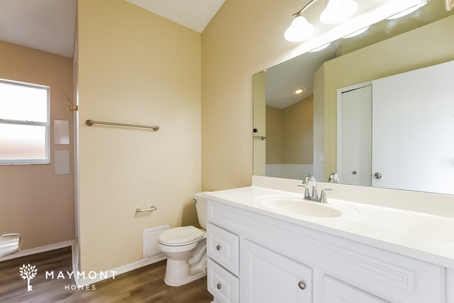 Building Photo - 1121 Shoshanna Dr